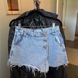 Zara Light Wash Denim Button-Front Frayed Hem Shorts